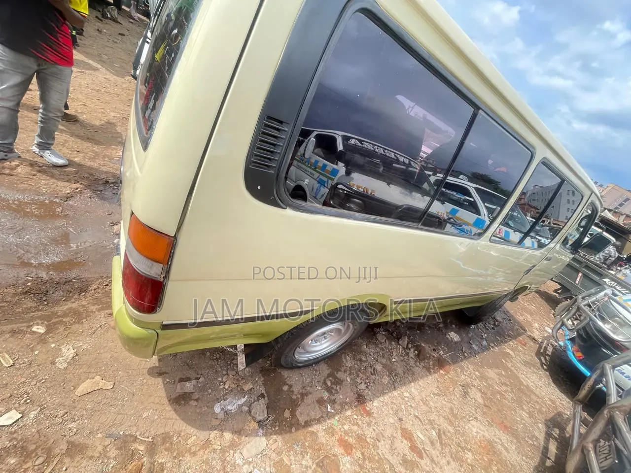 Toyota HiAce 1997 Yellow