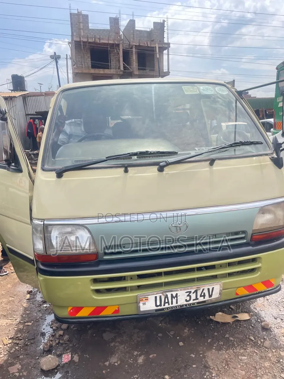Toyota HiAce 1997 Yellow