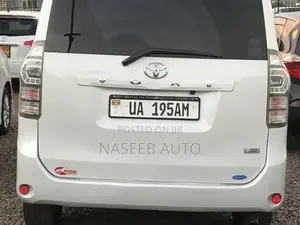 Toyota Voxy 2010 White