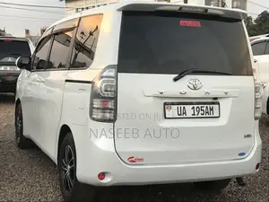 Toyota Voxy 2010 White