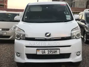 Toyota Voxy 2010 White