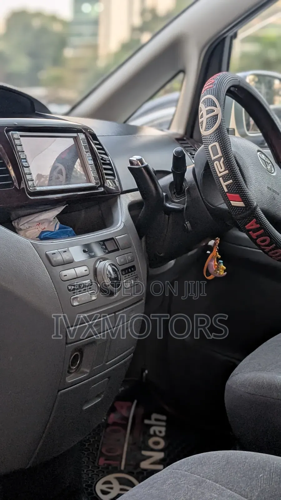 Toyota Noah 2.0 AWD (8 Seater) 2005 Silver