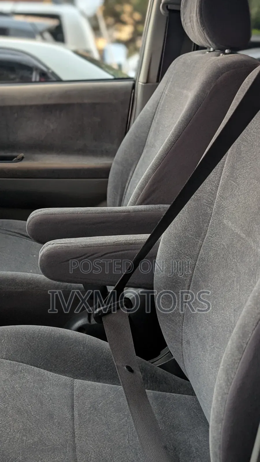 Toyota Noah 2.0 AWD (8 Seater) 2005 Silver