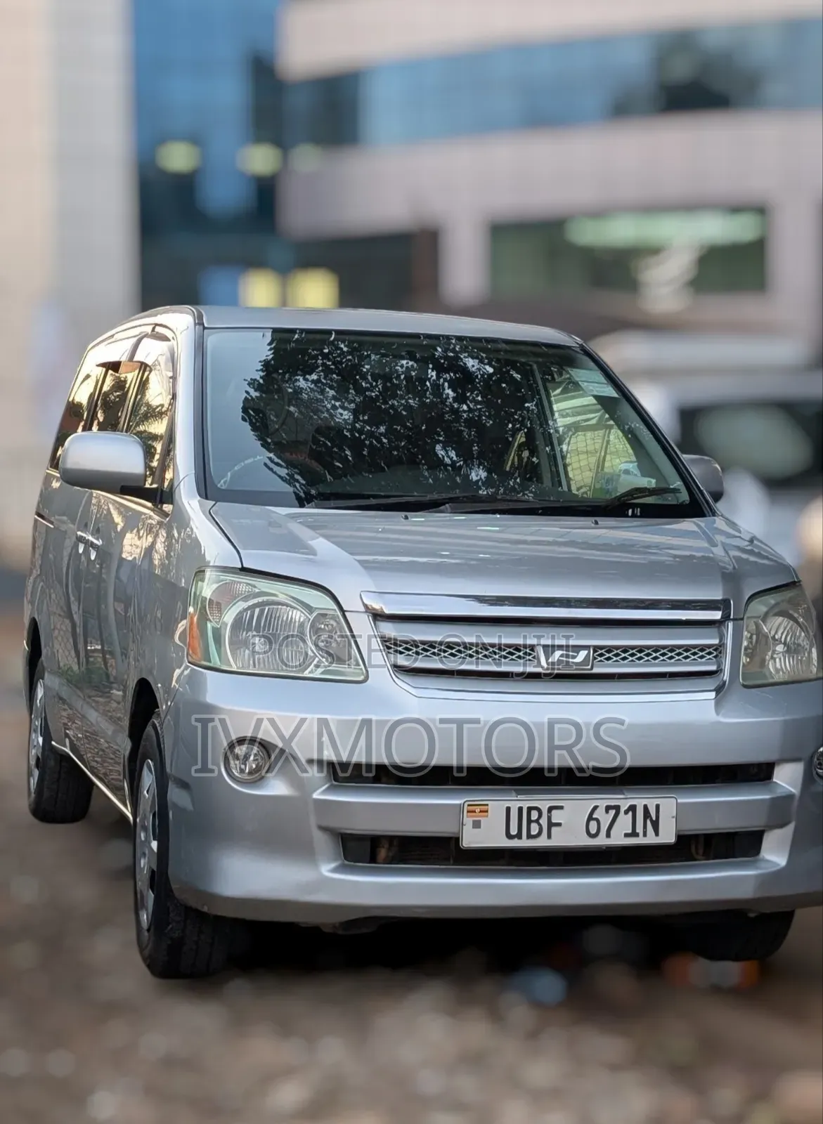 Toyota Noah 2.0 AWD (8 Seater) 2005 Silver