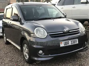Toyota Sienta 2007 Gray