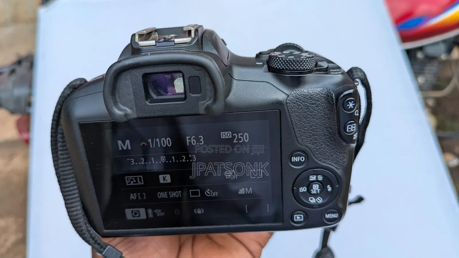 Canon R100