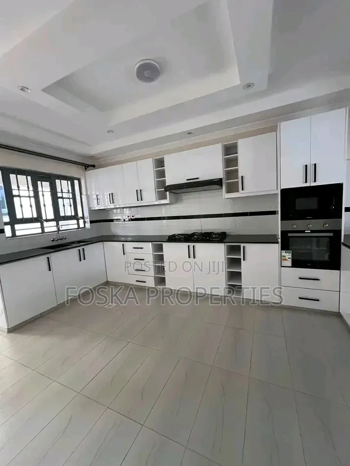 3bdrm Apartment in Muyenga Bukasa, Central Division for rent