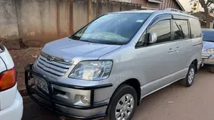 Toyota Noah 2003 Silver