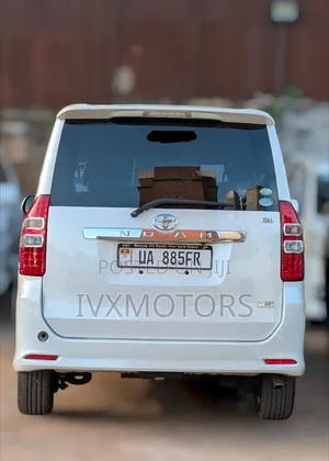 Toyota Noah 2.0 143hp AWD (8 Seater) 2011 White