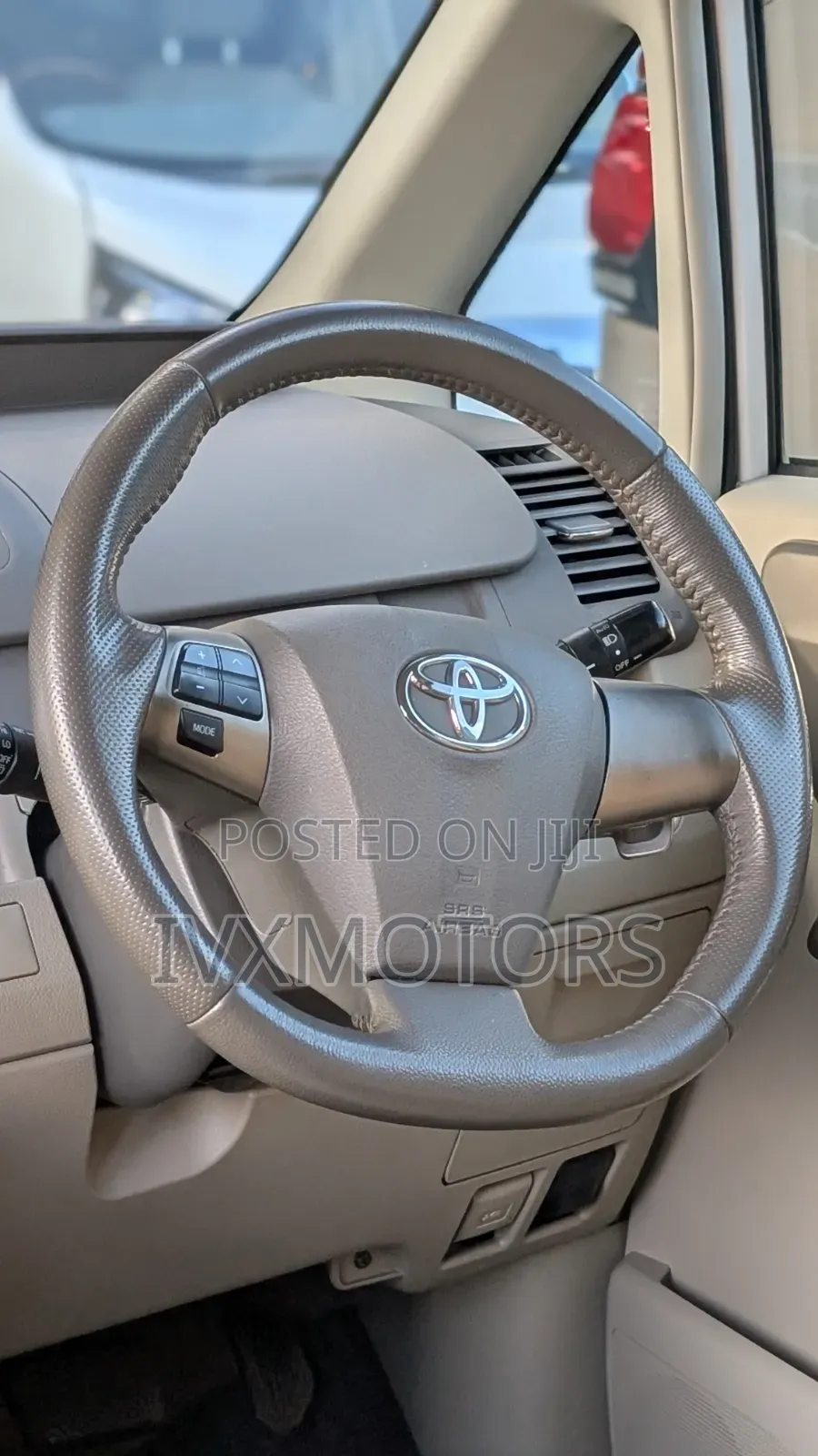 Toyota Noah 2.0 143hp AWD (8 Seater) 2011 White