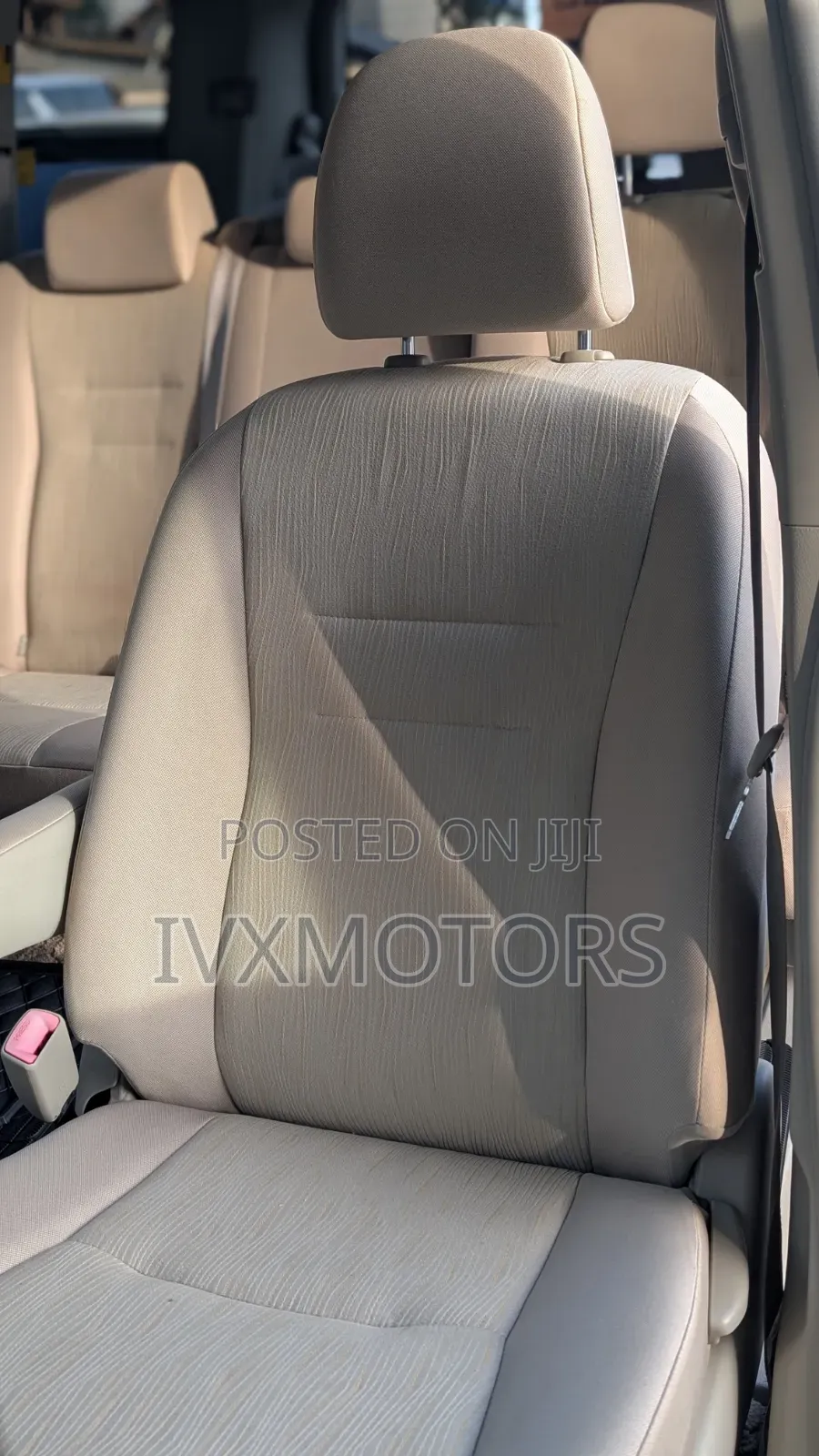 Toyota Noah 2.0 143hp AWD (8 Seater) 2011 White