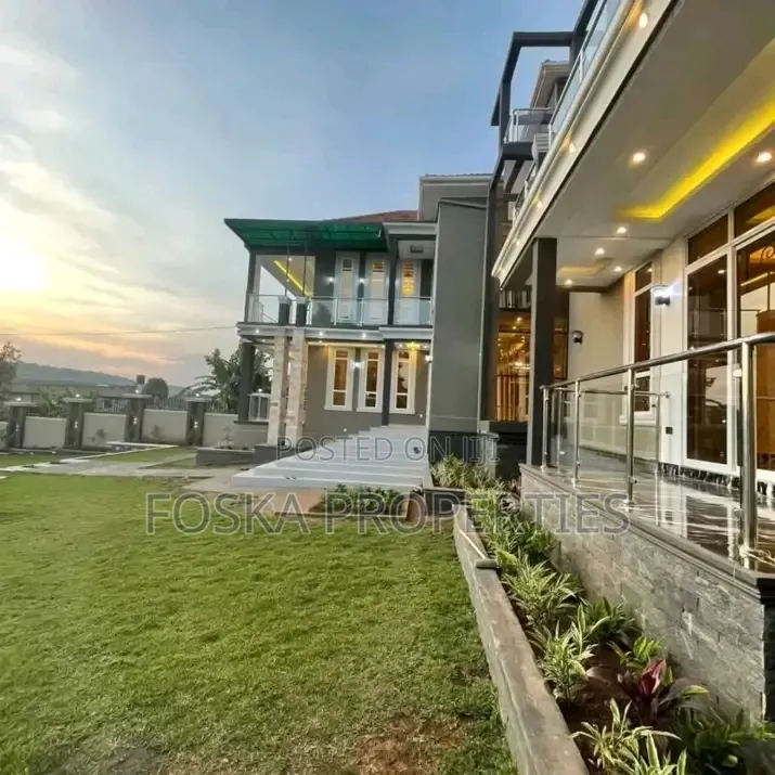 6bdrm Duplex in Muyenga, Central Division for rent