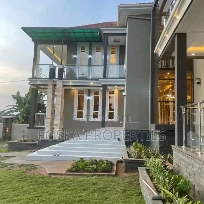 6bdrm Duplex in Muyenga, Central Division for rent