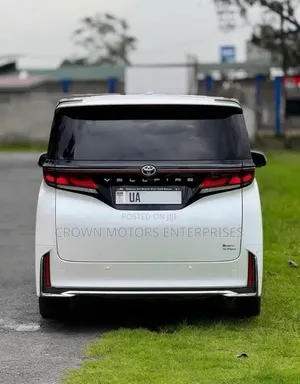 Toyota Vellfire 2024 White
