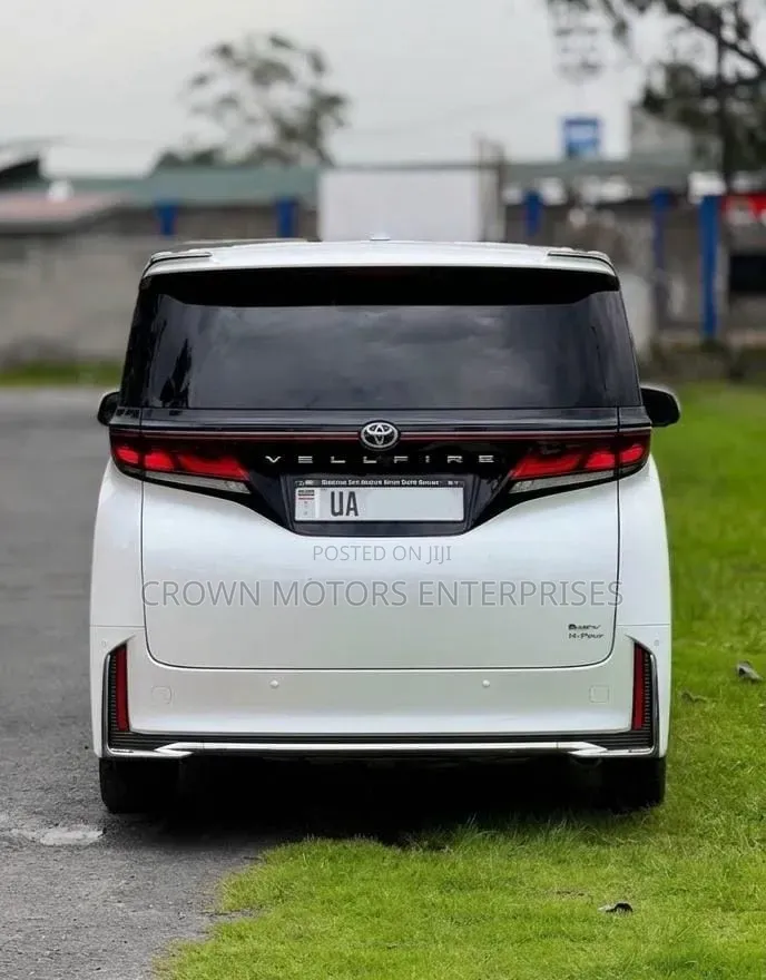 Toyota Vellfire 2024 White