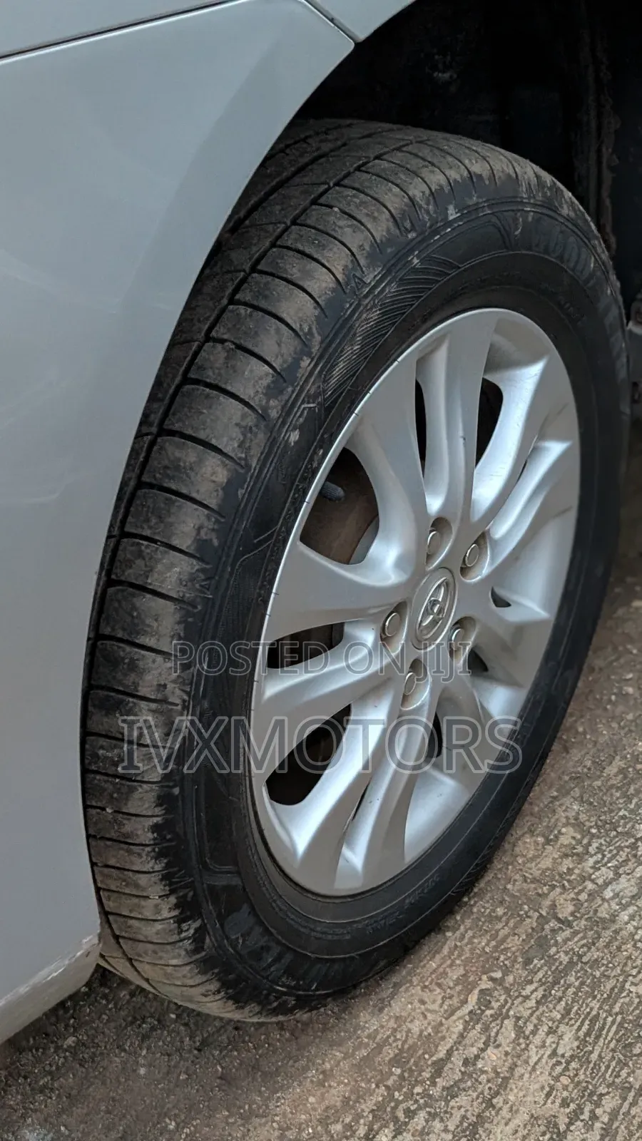 Toyota Noah 2.0 143hp AWD (8 Seater) 2012 Silver