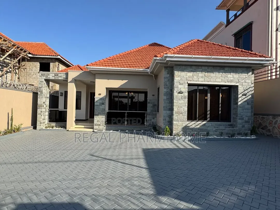 4bdrm Bungalow in Munyonyo Kigo, Central Division for rent