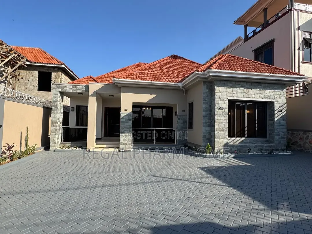 4bdrm Bungalow in Munyonyo Kigo, Central Division for rent