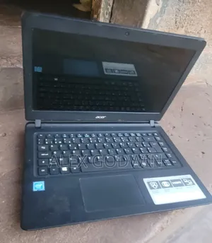 Laptop Acer Aspire ES1-432 4GB Intel HDD+SSD 1T