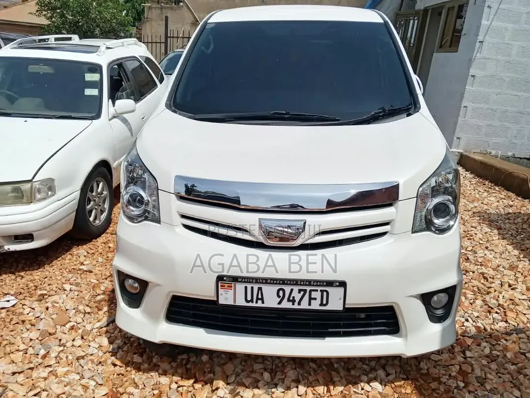Toyota Noah 2013 White