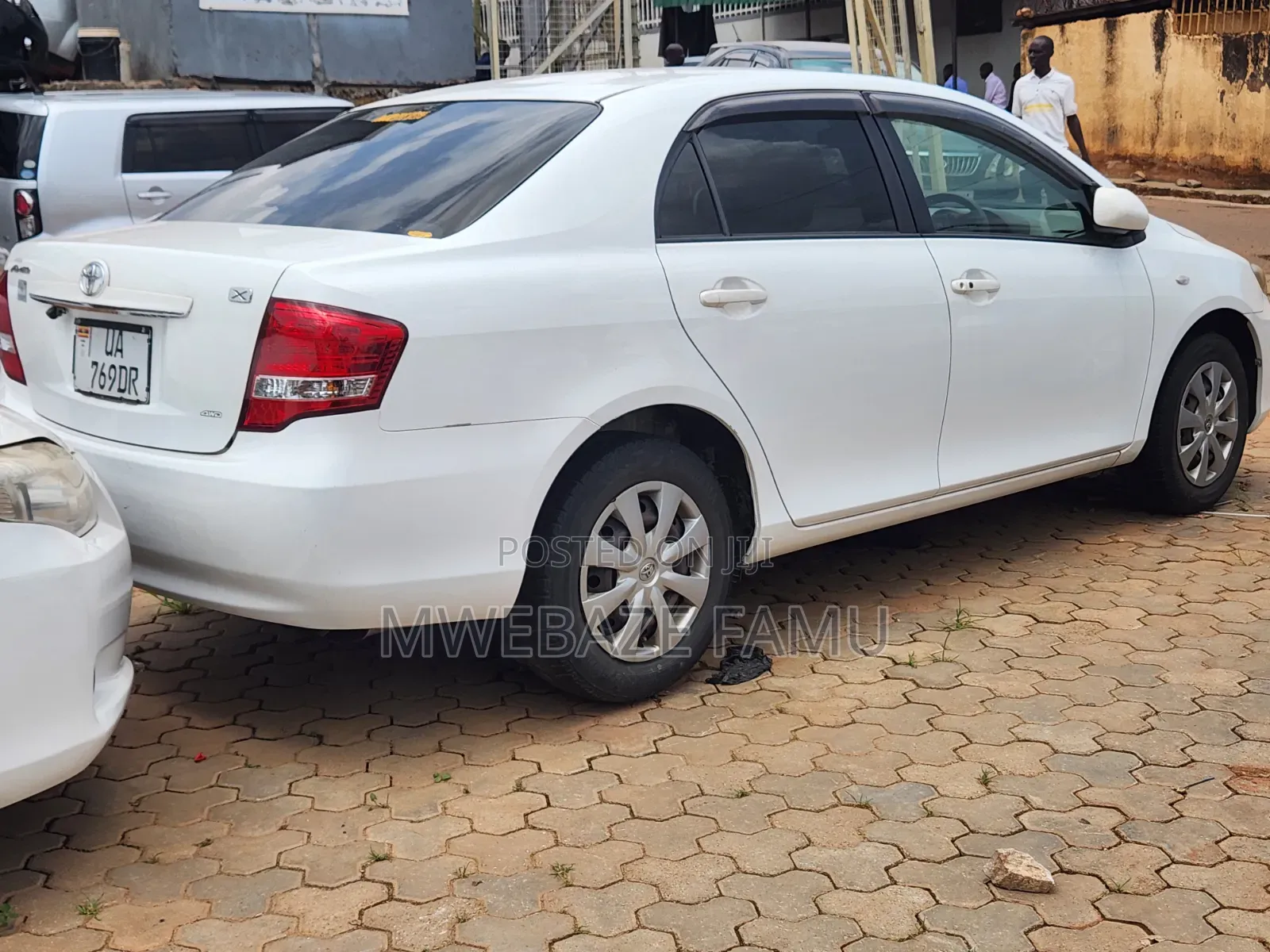 Toyota Axio 2011