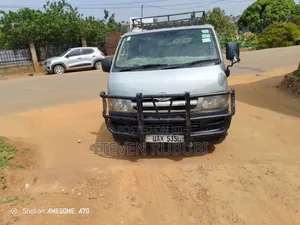 Toyota HiAce 2006 Silver