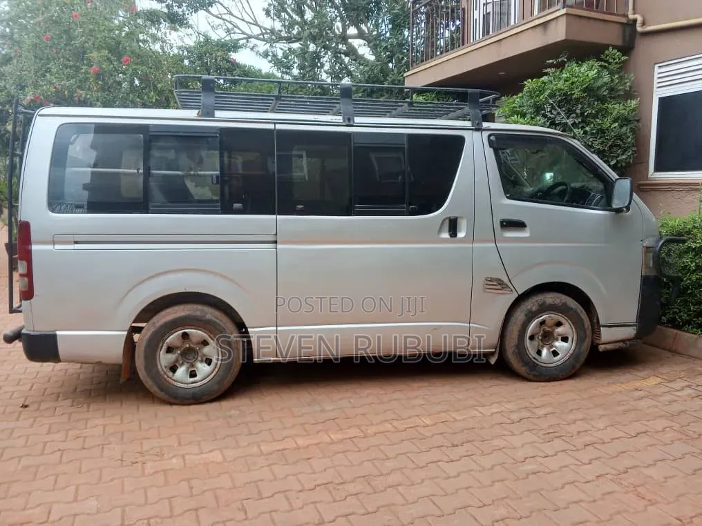 Toyota HiAce 2006 Silver