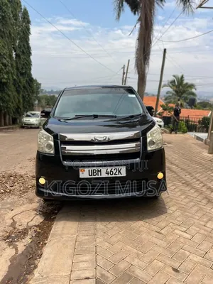 Toyota Noah 2.0 143hp AWD (8 Seater) 2011 Black