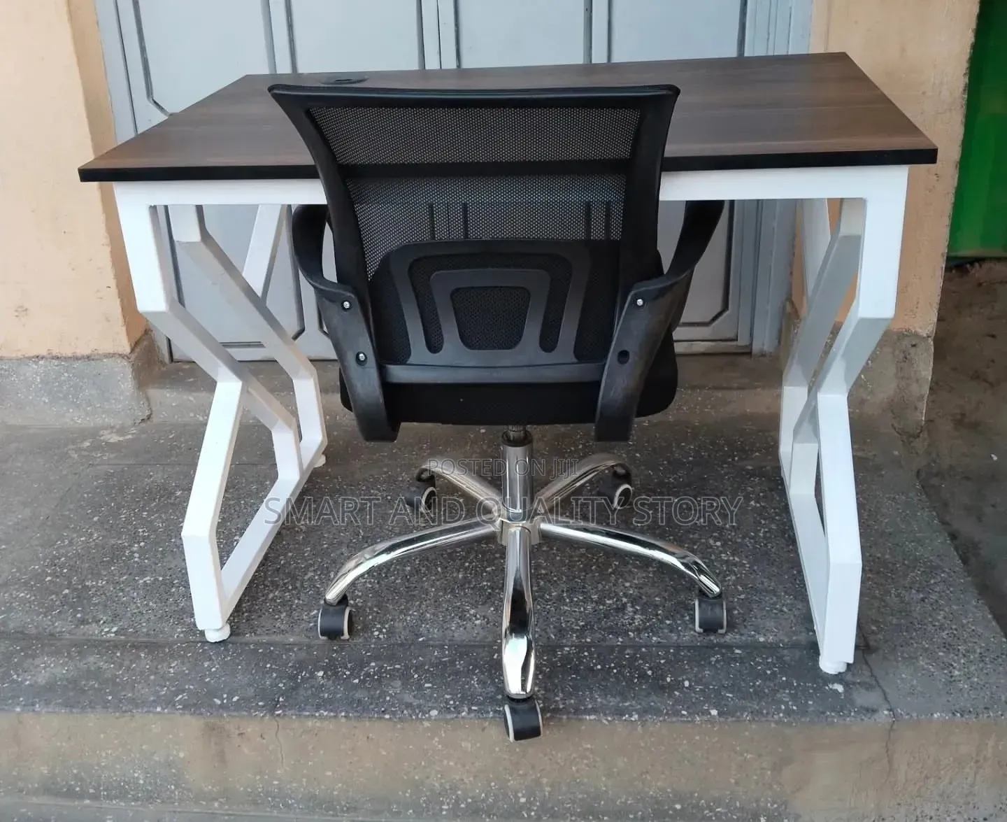 White/and Black/Mode/Office Desk/Good Furniture