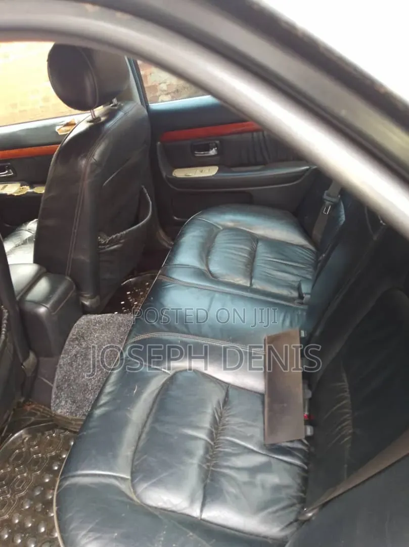 Toyota Progress 2.5 AWD 2000 Black