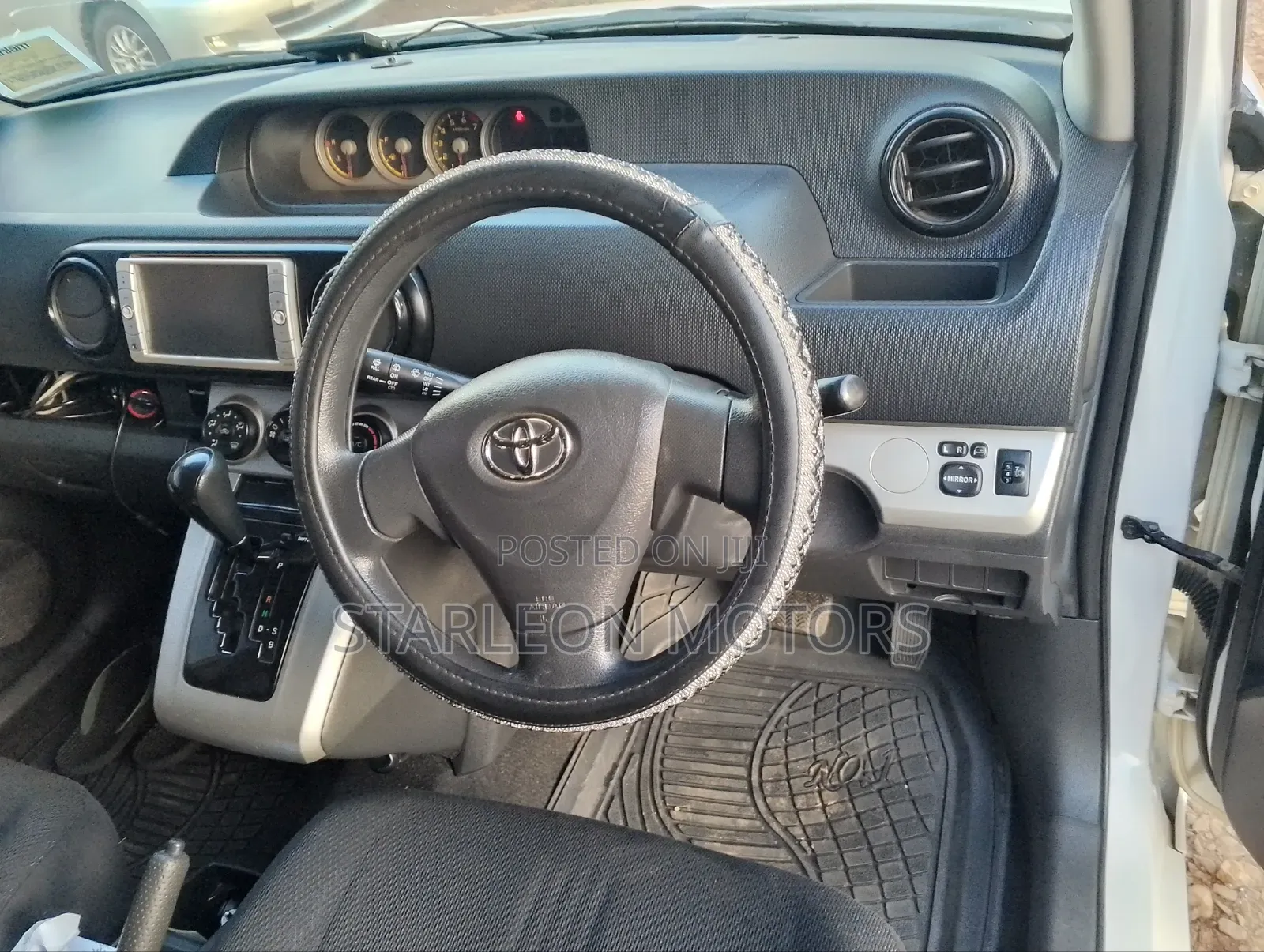 Toyota Corolla Rumion 2010 White