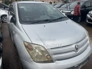 Toyota IST 2006 White