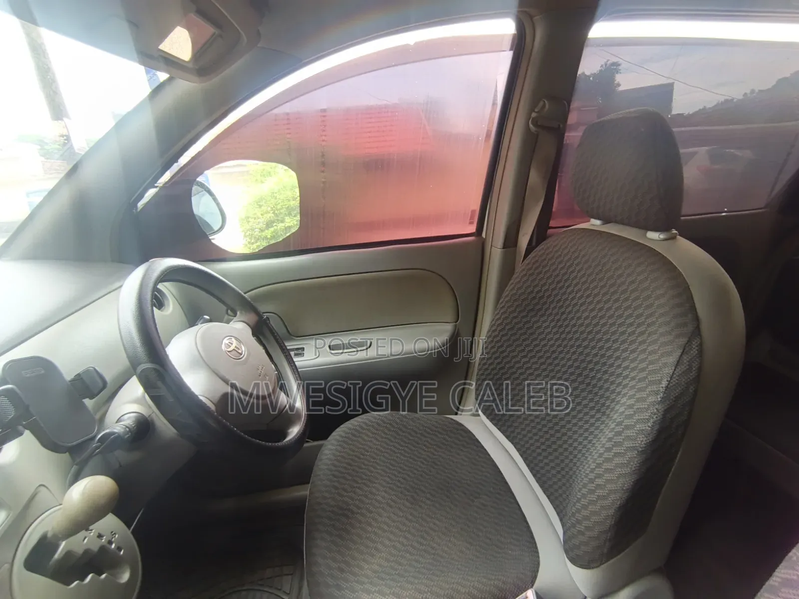 Toyota Sienta 1.5 FWD 2010 Silver