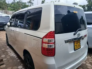 Toyota Noah 2011 White
