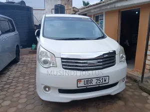Toyota Noah 2011 White