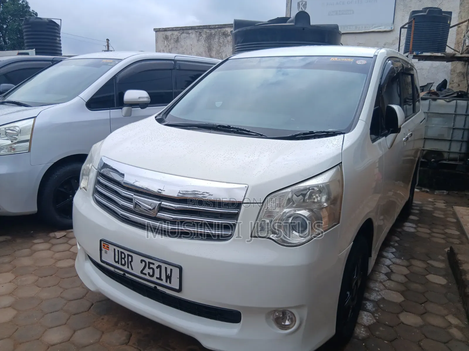 Toyota Noah 2011 White