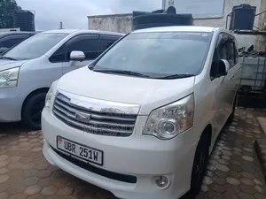 Toyota Noah 2011 White