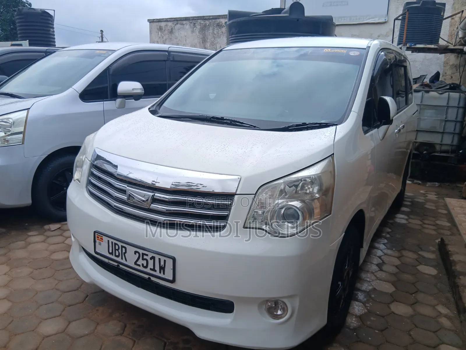 Toyota Noah 2011 White