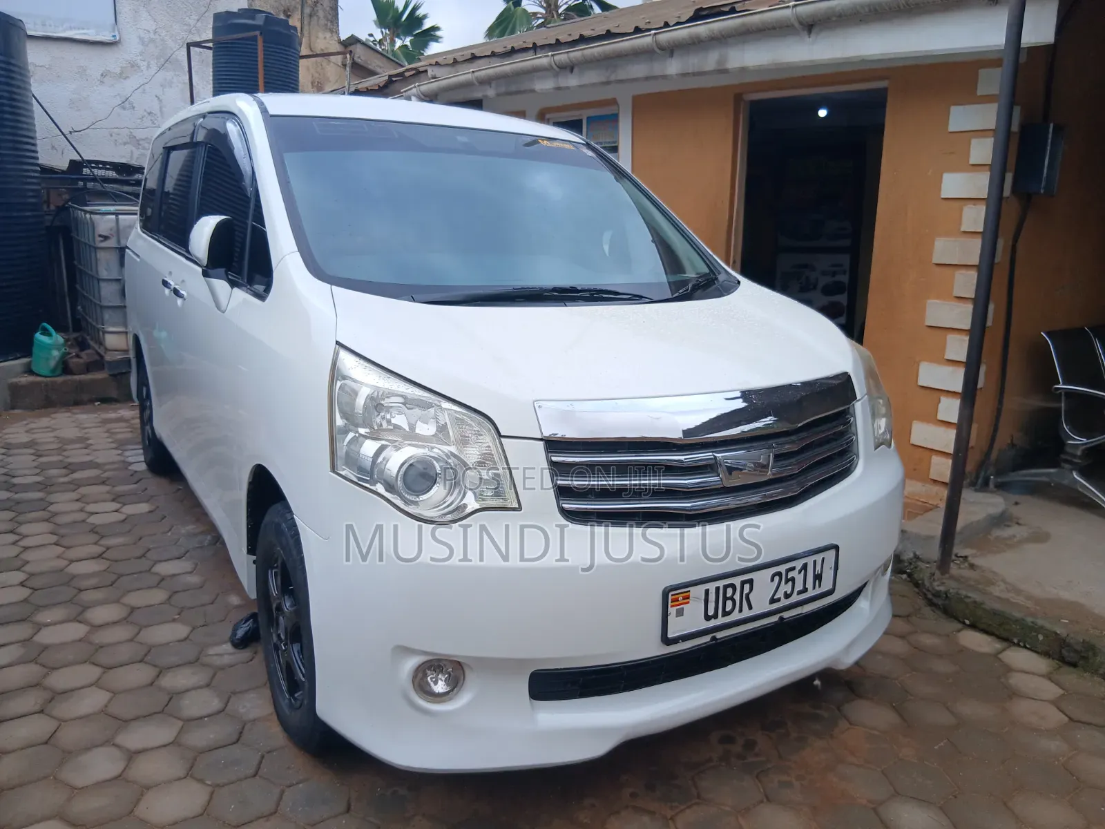 Toyota Noah 2011 White
