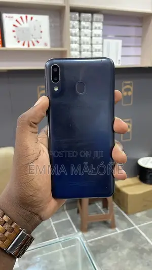 Samsung Galaxy M20 32 GB Black
