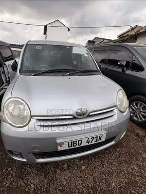 Toyota Sienta 2009 Silver