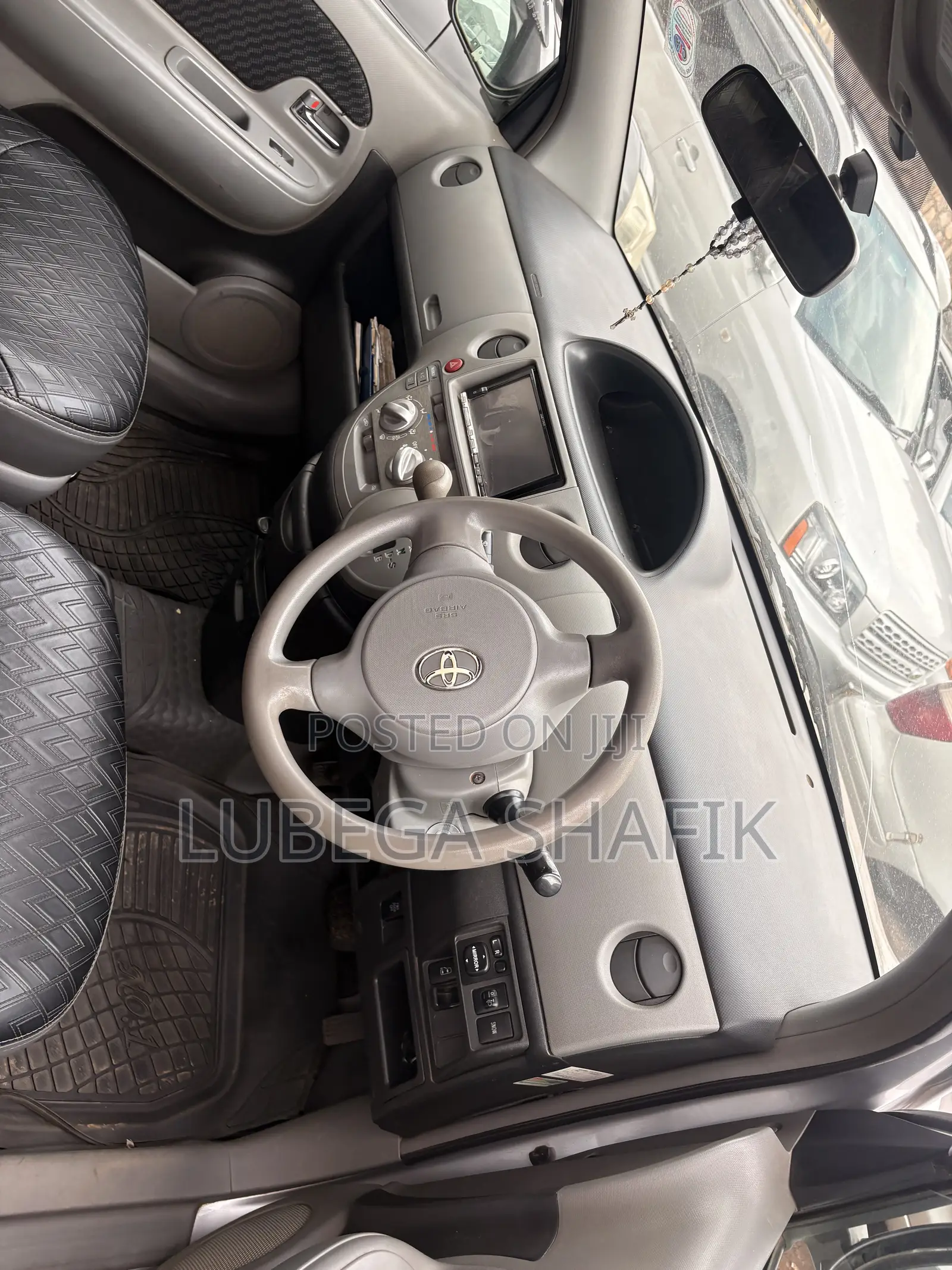 Toyota Sienta 2009 Silver