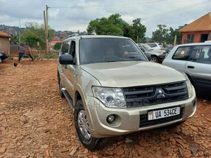 Mitsubishi Pajero 3.0 2010 Gray