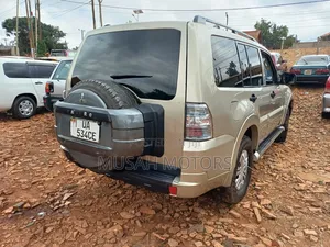 Mitsubishi Pajero 3.0 2010 Gray
