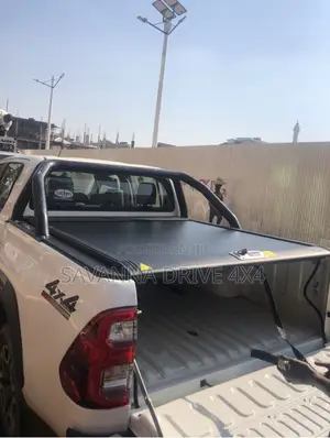 Hilux Tonneau Manual Rolling Cover