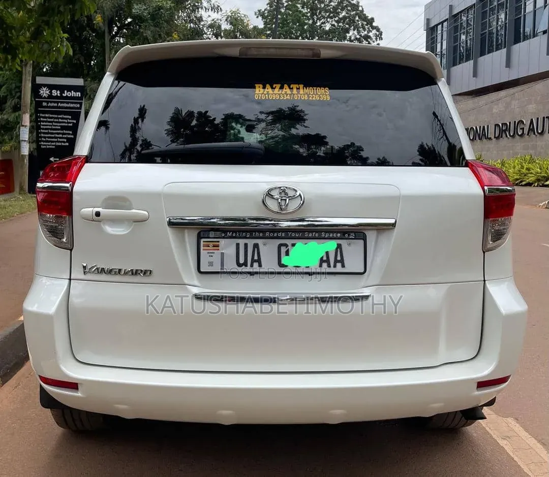 Toyota Vanguard 2010 White
