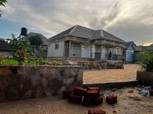 4bdrm Bungalow in 4Br House On 28, Division A for sale