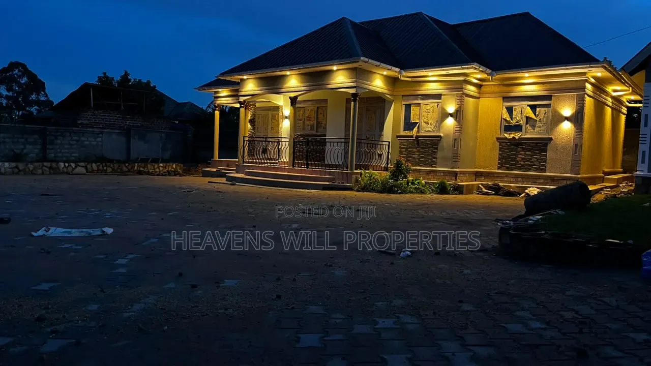4bdrm Bungalow in 4Br House On 28, Division A for sale