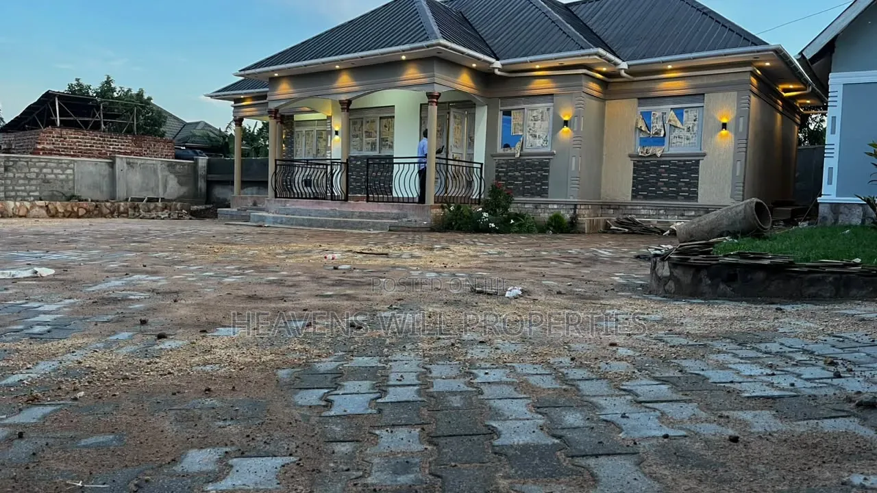 4bdrm Bungalow in 4Br House On 28, Division A for sale