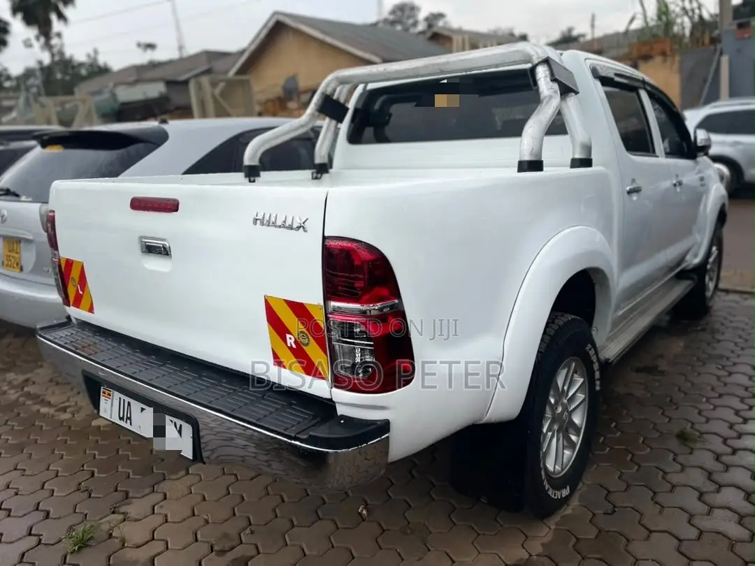 Toyota Hilux 2013 White